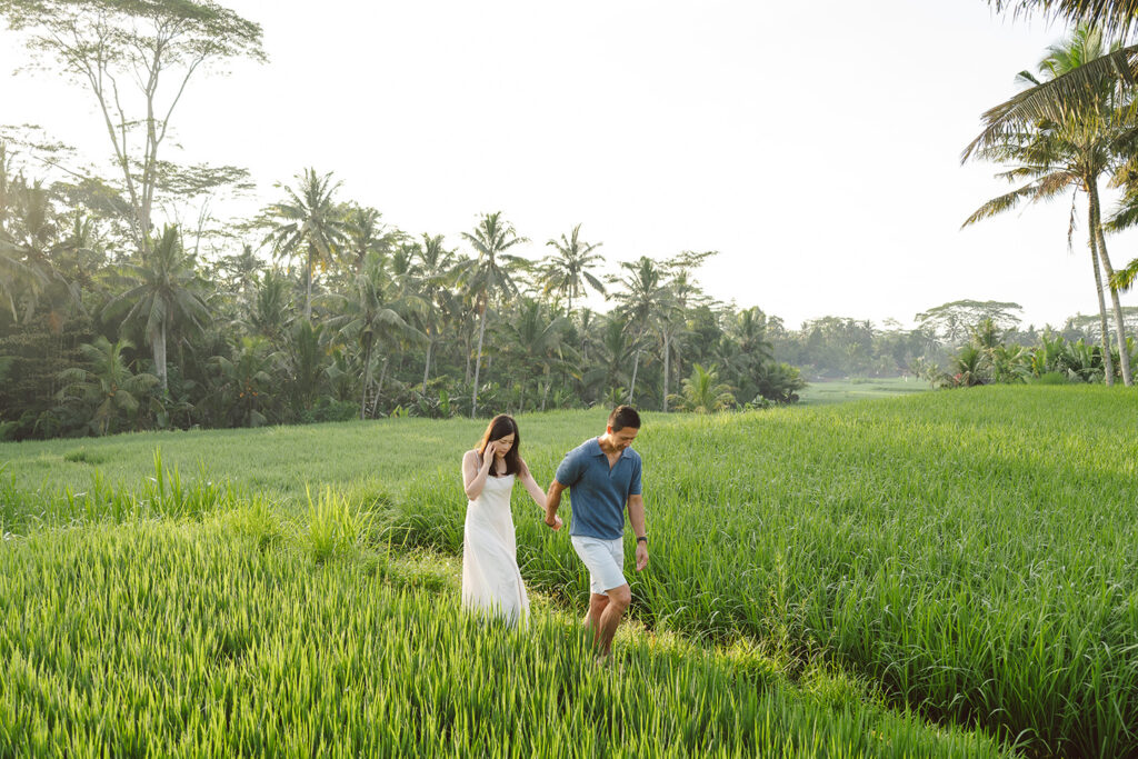 Ubud couple photoshoot Bali rice field early morning natural light walk