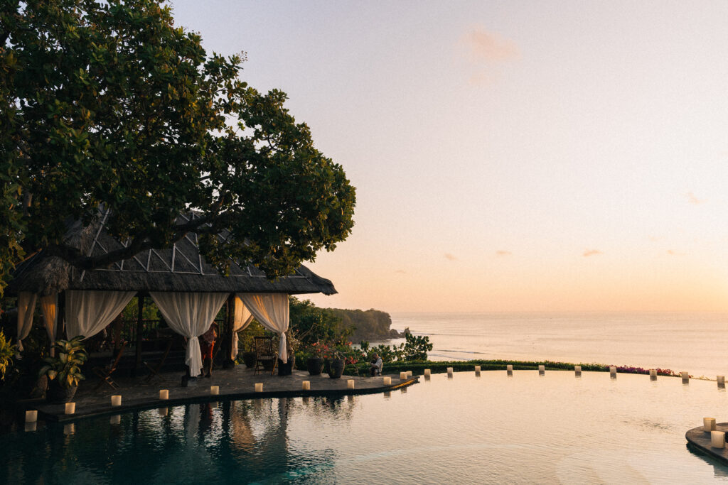 Sunset view in Uluwatu Bali with ocean horizon and infinity pool creating a calm atmosphere for a destination wedding