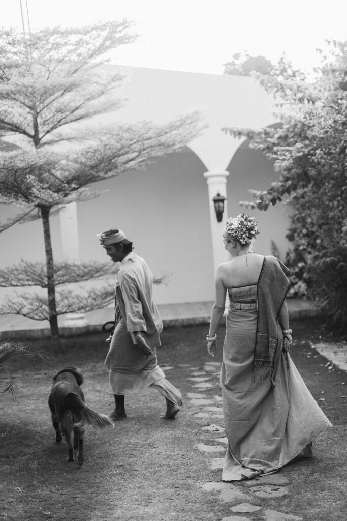 Couple in Balinese traditional dress maternity photoshoot Denpasar Bali — Luxima photographer