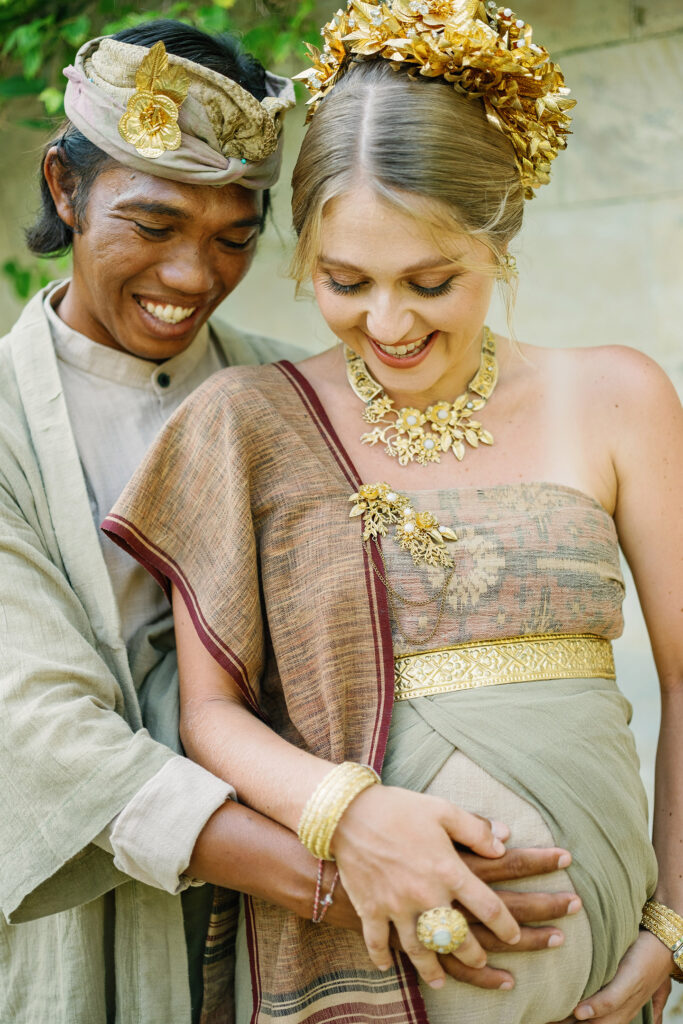 Sophie and Corok baju adat Balinese maternity photoshoot Denpasar — Luxima Wedding